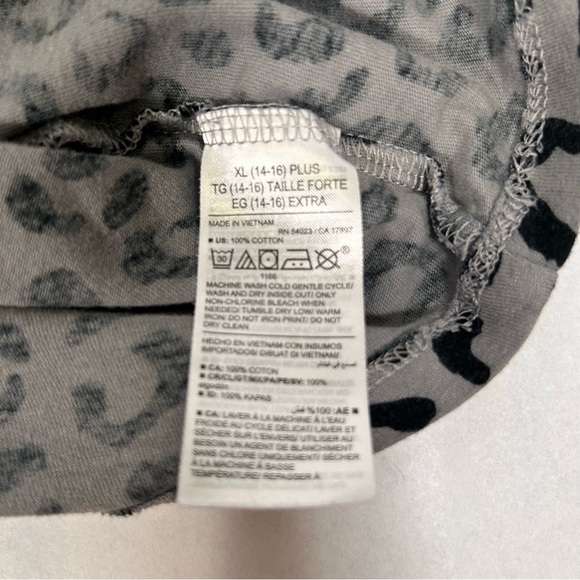 2 for$15 Old Navy Gray Leopard Print Kid’s Top - Picture 4 of 9